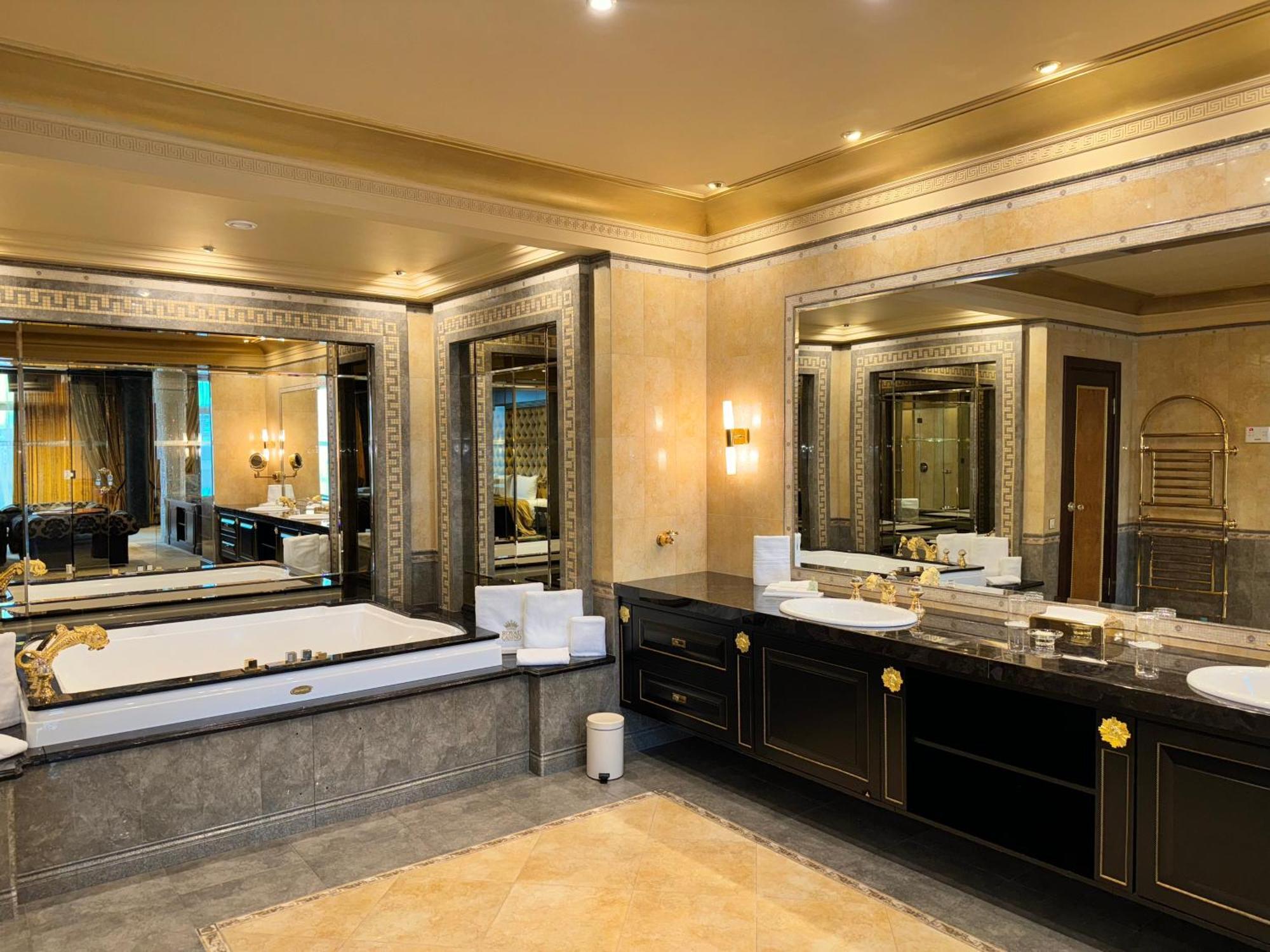 Oneplace2b 5* Riga