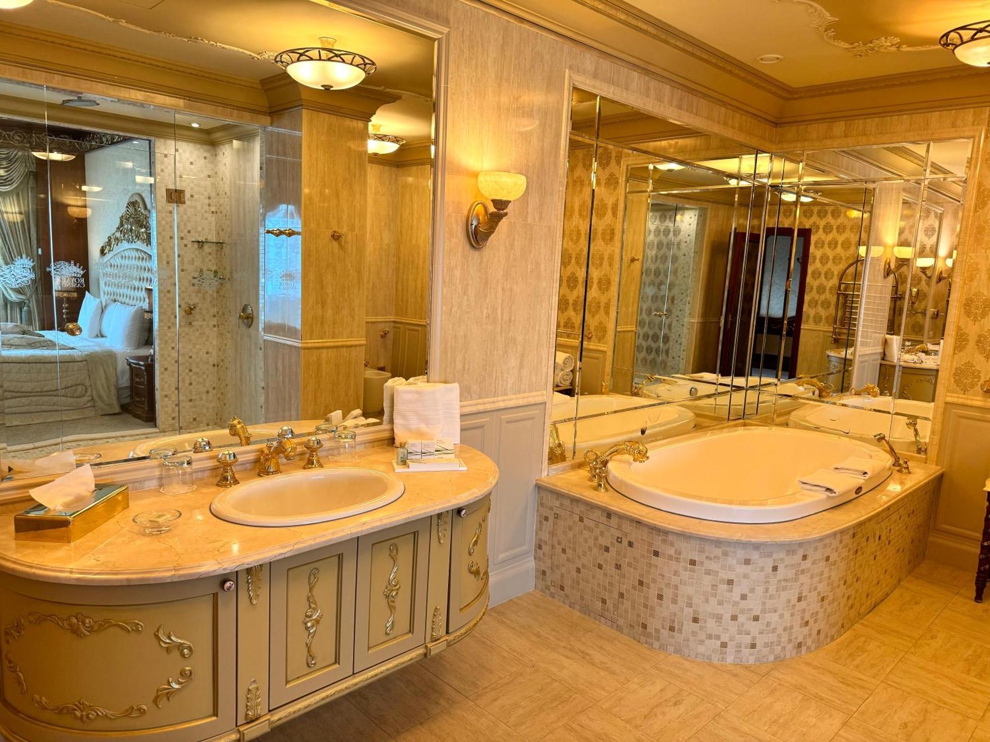 Oneplace2b Hotel 5*